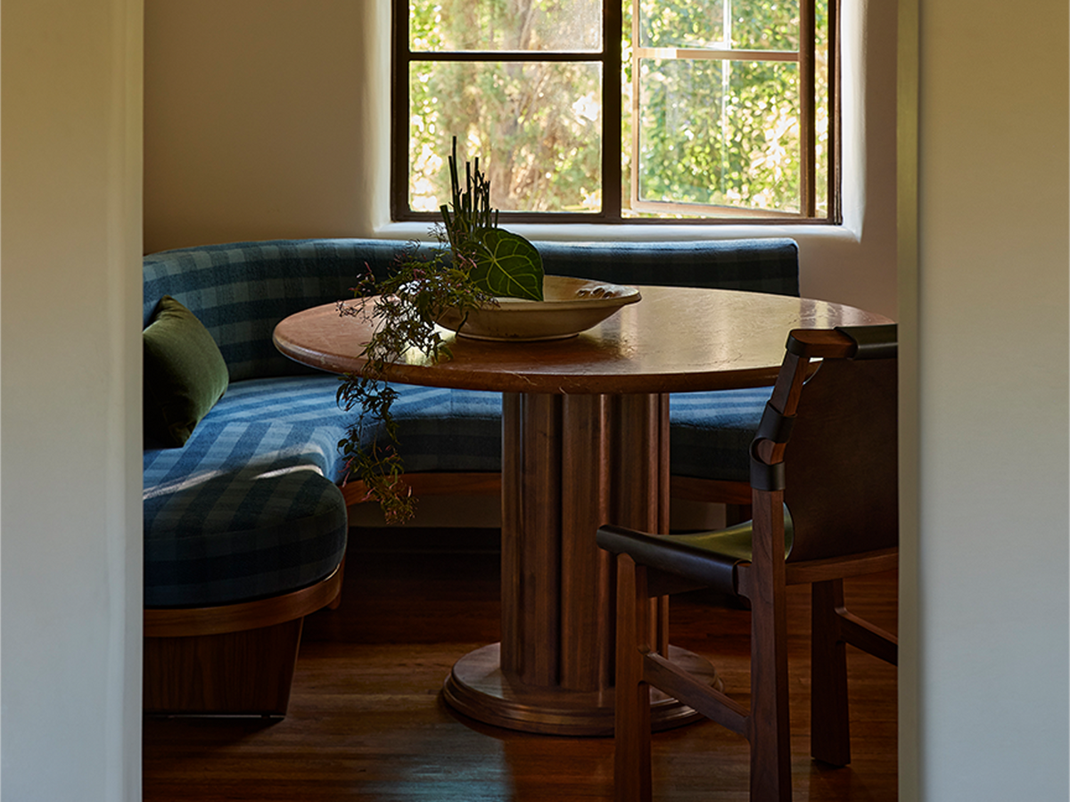 San Rafael Round Pedestal Dining Table