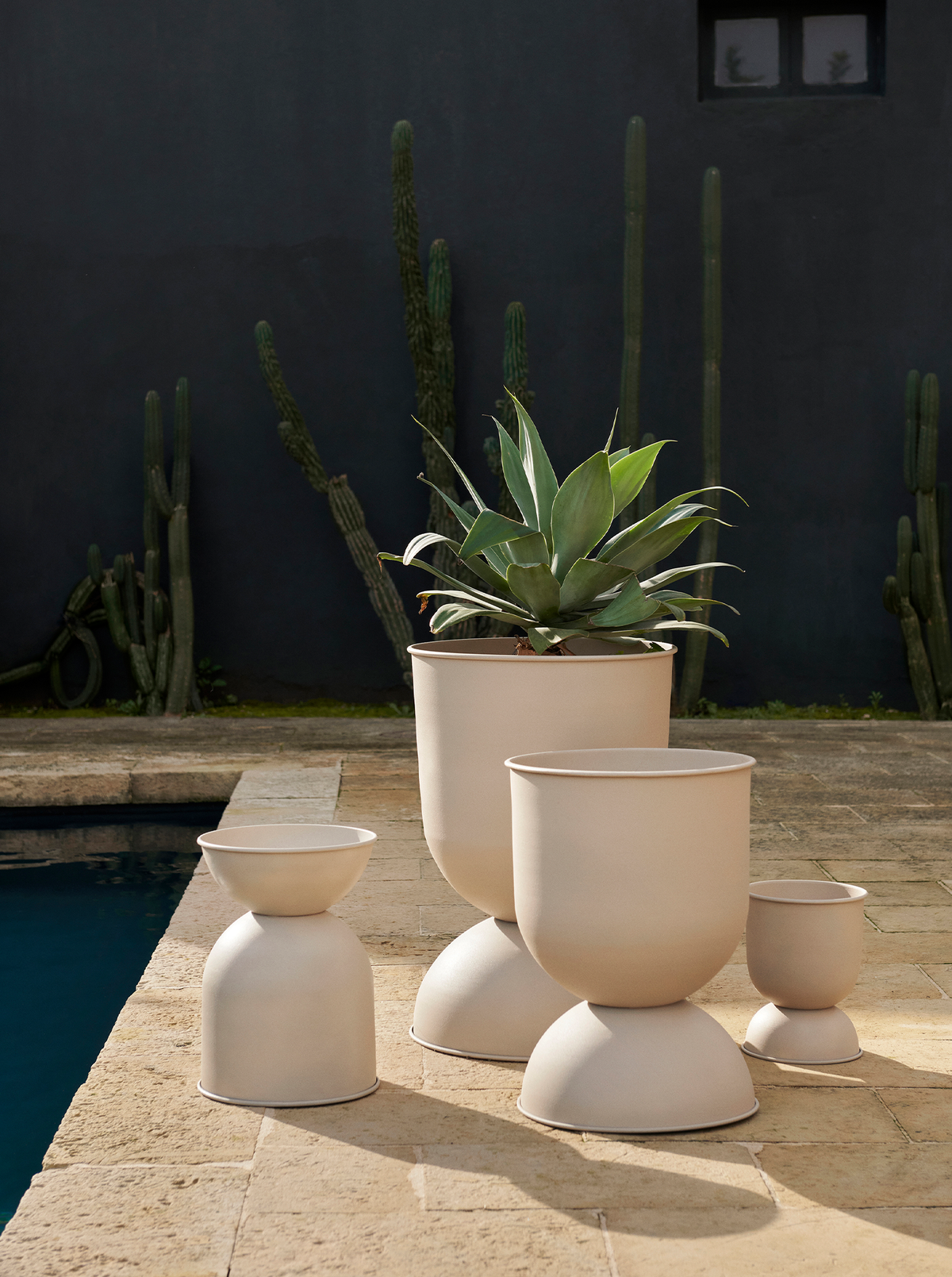 Hourglass Pot